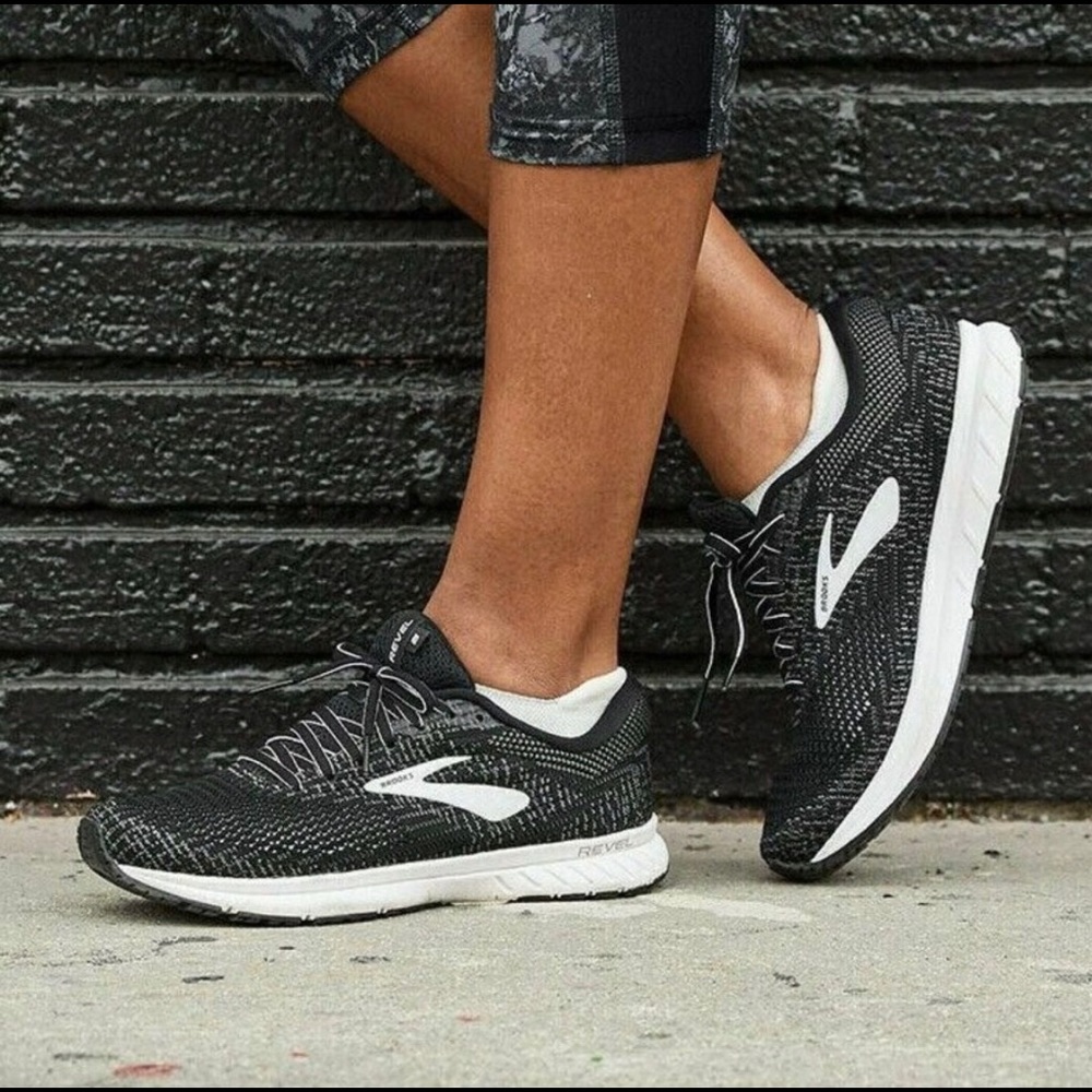 Brooks Revel 3 Lace Up Athletic Trainer Running